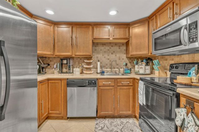 4166 Inverrary Drive 304, Lauderhill, FL 33319
