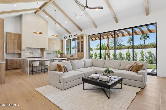 4206 E WHITTON Avenue, Phoenix, AZ 85018