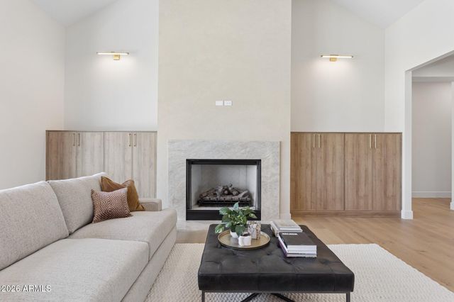 4206 E WHITTON Avenue, Phoenix, AZ 85018