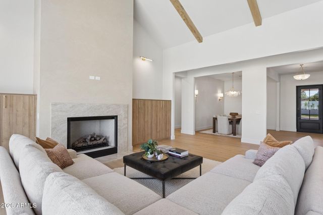 4206 E WHITTON Avenue, Phoenix, AZ 85018