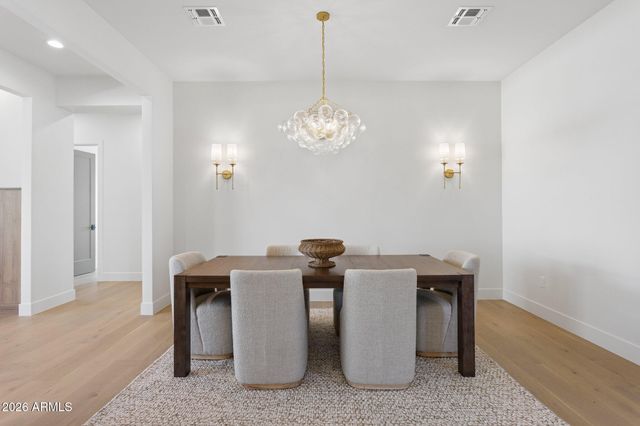 4206 E WHITTON Avenue, Phoenix, AZ 85018