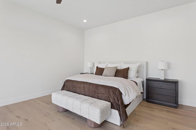 4206 E WHITTON Avenue, Phoenix, AZ 85018