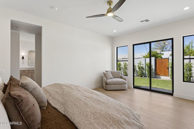 4206 E WHITTON Avenue, Phoenix, AZ 85018