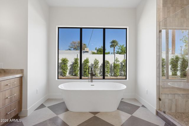 4206 E WHITTON Avenue, Phoenix, AZ 85018