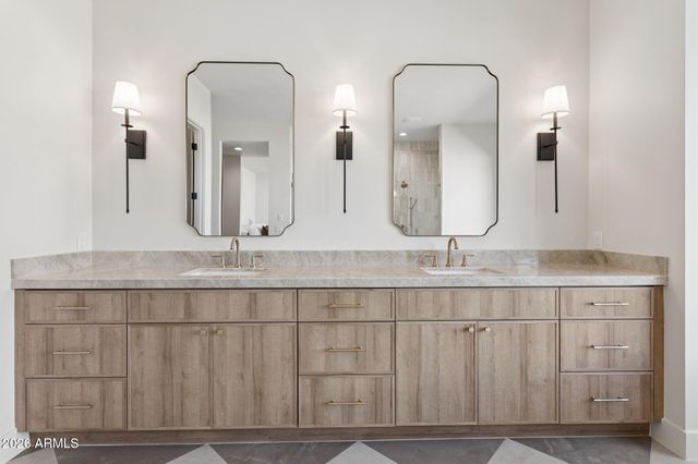 4206 E WHITTON Avenue, Phoenix, AZ 85018