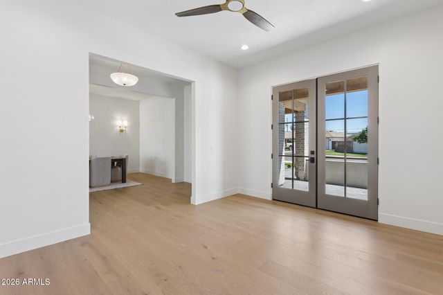 4206 E WHITTON Avenue, Phoenix, AZ 85018