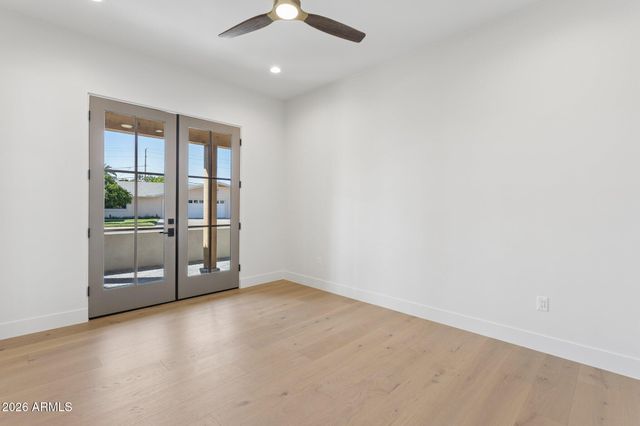 4206 E WHITTON Avenue, Phoenix, AZ 85018