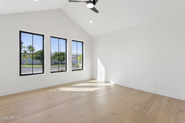 4206 E WHITTON Avenue, Phoenix, AZ 85018