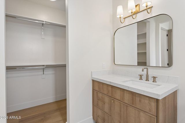 4206 E WHITTON Avenue, Phoenix, AZ 85018