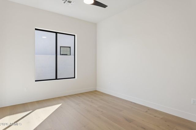 4206 E WHITTON Avenue, Phoenix, AZ 85018