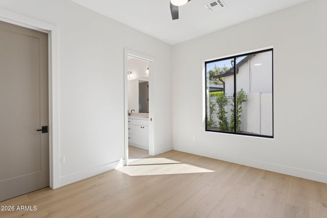 4206 E WHITTON Avenue, Phoenix, AZ 85018