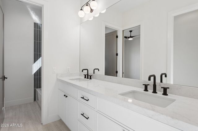 4206 E WHITTON Avenue, Phoenix, AZ 85018