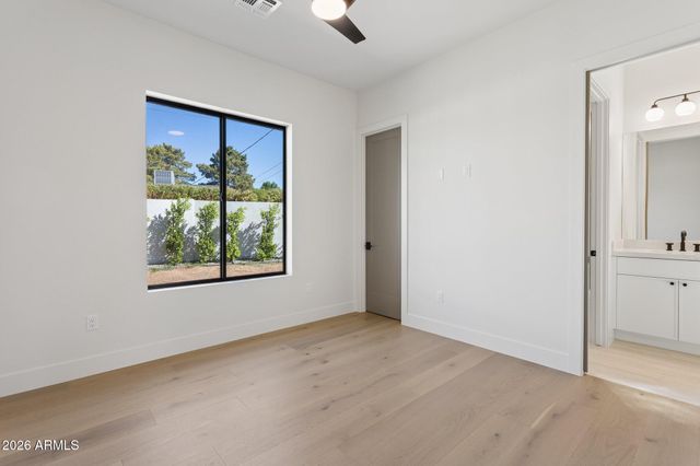 4206 E WHITTON Avenue, Phoenix, AZ 85018