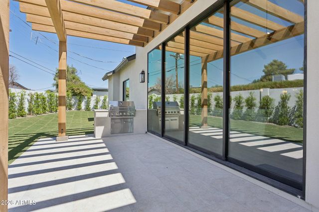 4206 E WHITTON Avenue, Phoenix, AZ 85018