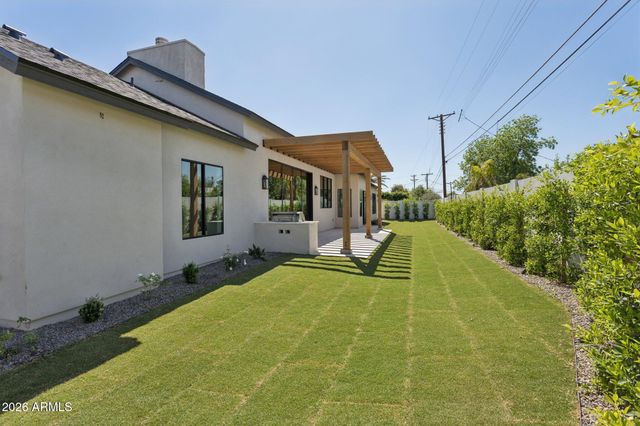 4206 E WHITTON Avenue, Phoenix, AZ 85018