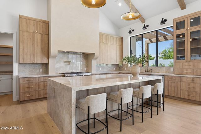 4206 E WHITTON Avenue, Phoenix, AZ 85018