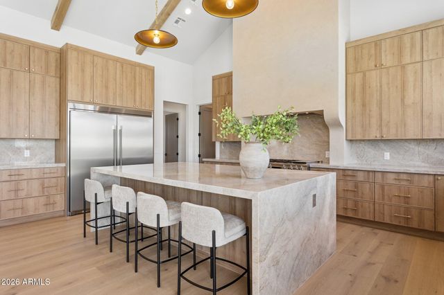 4206 E WHITTON Avenue, Phoenix, AZ 85018