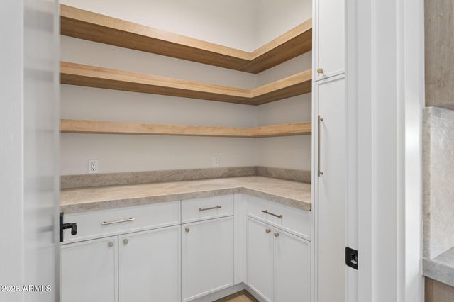 4206 E WHITTON Avenue, Phoenix, AZ 85018