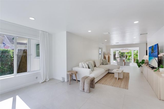 617 SW 5th Ave, Fort Lauderdale, FL 33315