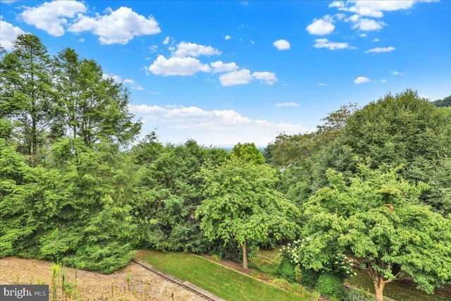 3300 MANNERCHOR RD, Temple, PA 19560
