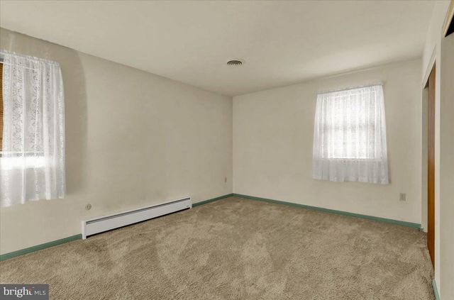 3300 MANNERCHOR RD, Temple, PA 19560