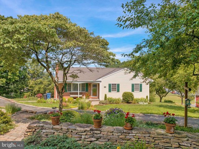 3300 MANNERCHOR RD, Temple, PA 19560