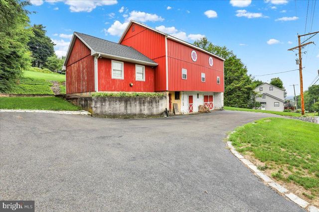 3300 MANNERCHOR RD, Temple, PA 19560