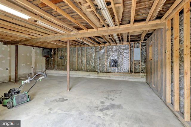 3300 MANNERCHOR RD, Temple, PA 19560