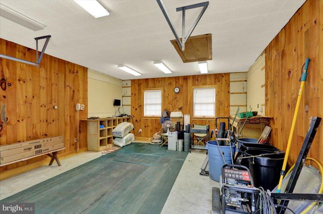 3300 MANNERCHOR RD, Temple, PA 19560