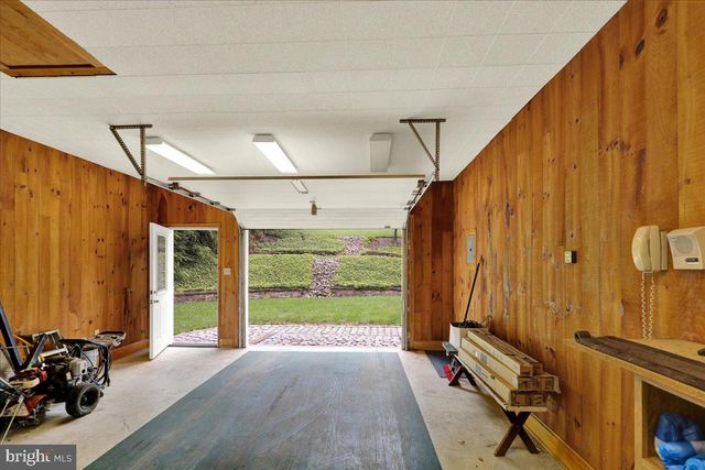 3300 MANNERCHOR RD, Temple, PA 19560