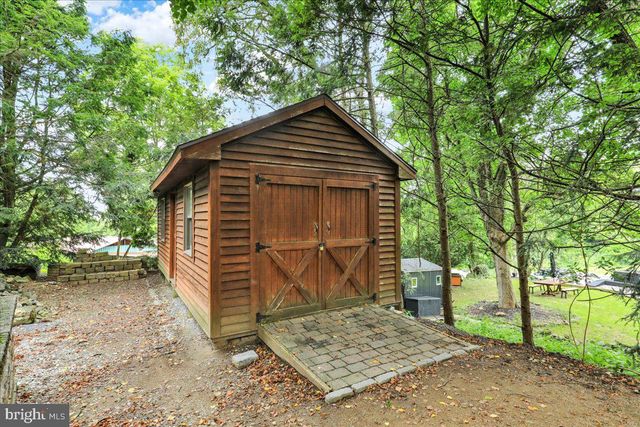 3300 MANNERCHOR RD, Temple, PA 19560