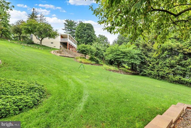 3300 MANNERCHOR RD, Temple, PA 19560
