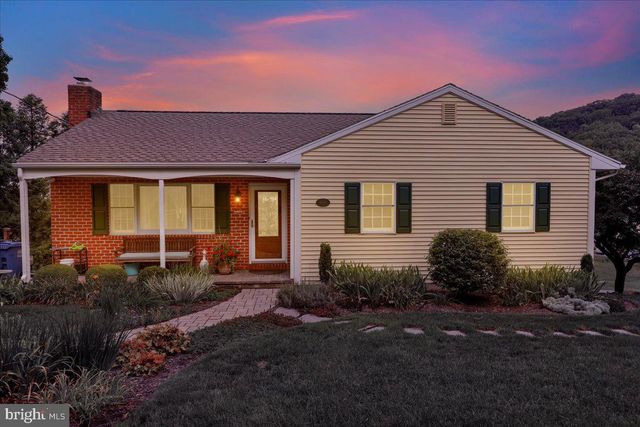 3300 MANNERCHOR RD, Temple, PA 19560