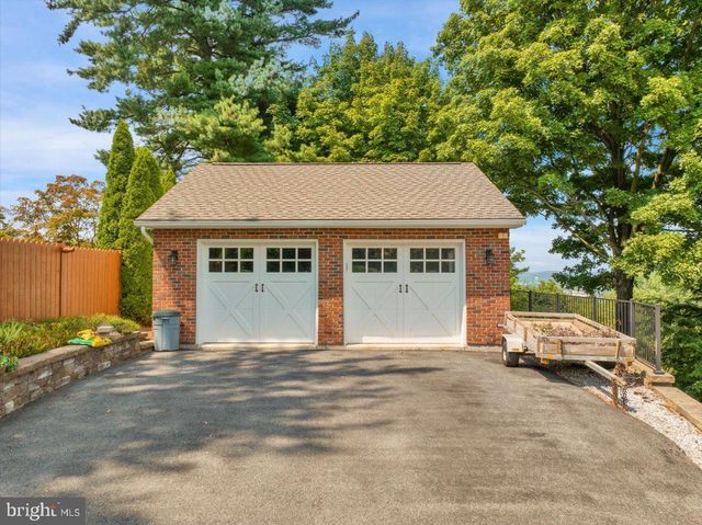 3300 MANNERCHOR RD, Temple, PA 19560