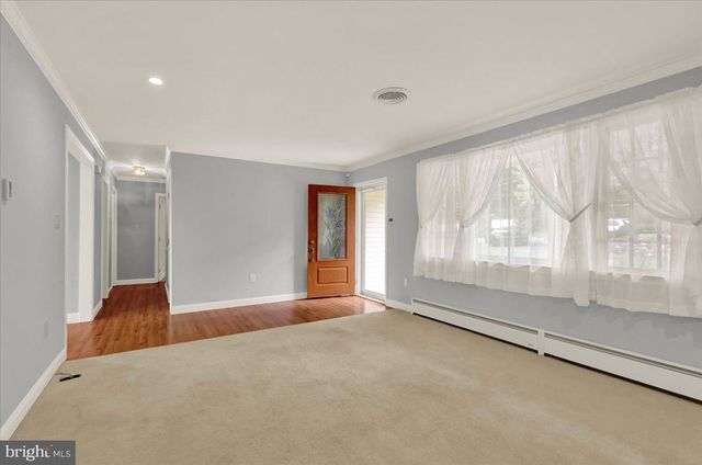 3300 MANNERCHOR RD, Temple, PA 19560