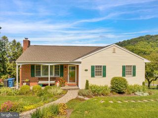3300 MANNERCHOR RD, Temple, PA 19560