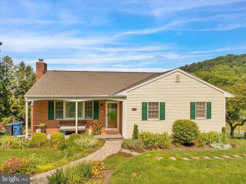 3300 MANNERCHOR RD, Temple, PA 19560