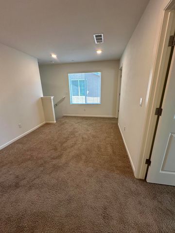 3728 E Kaweah Avenue, Visalia, CA 93292