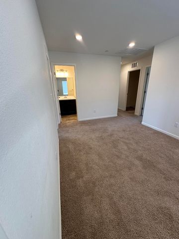 3728 E Kaweah Avenue, Visalia, CA 93292