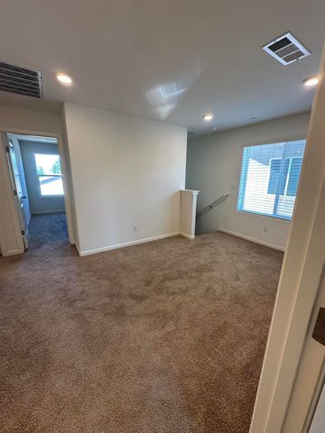 3728 E Kaweah Avenue, Visalia, CA 93292