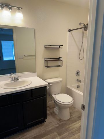 3728 E Kaweah Avenue, Visalia, CA 93292