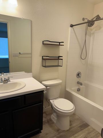 3728 E Kaweah Avenue, Visalia, CA 93292