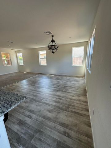 3728 E Kaweah Avenue, Visalia, CA 93292