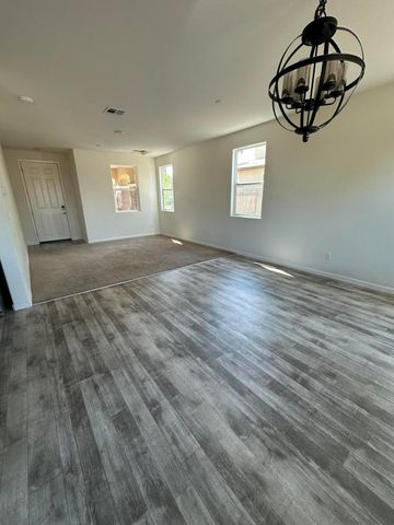 3728 E Kaweah Avenue, Visalia, CA 93292