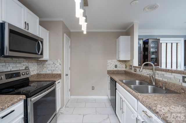 7329 Hidden Creek Drive, Charlotte, NC 28214