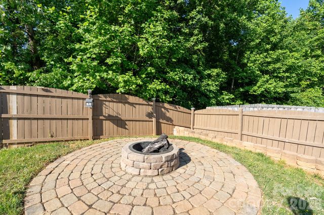 7329 Hidden Creek Drive, Charlotte, NC 28214