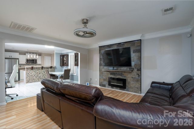 7329 Hidden Creek Drive, Charlotte, NC 28214