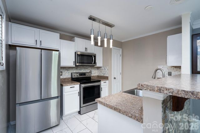 7329 Hidden Creek Drive, Charlotte, NC 28214