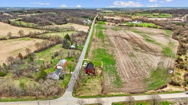 W3004 Krueger Road, Lake Geneva, WI 53147