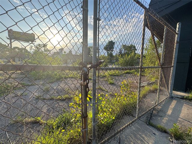 22400 SCHOOLCRAFT, Detroit, MI 48223